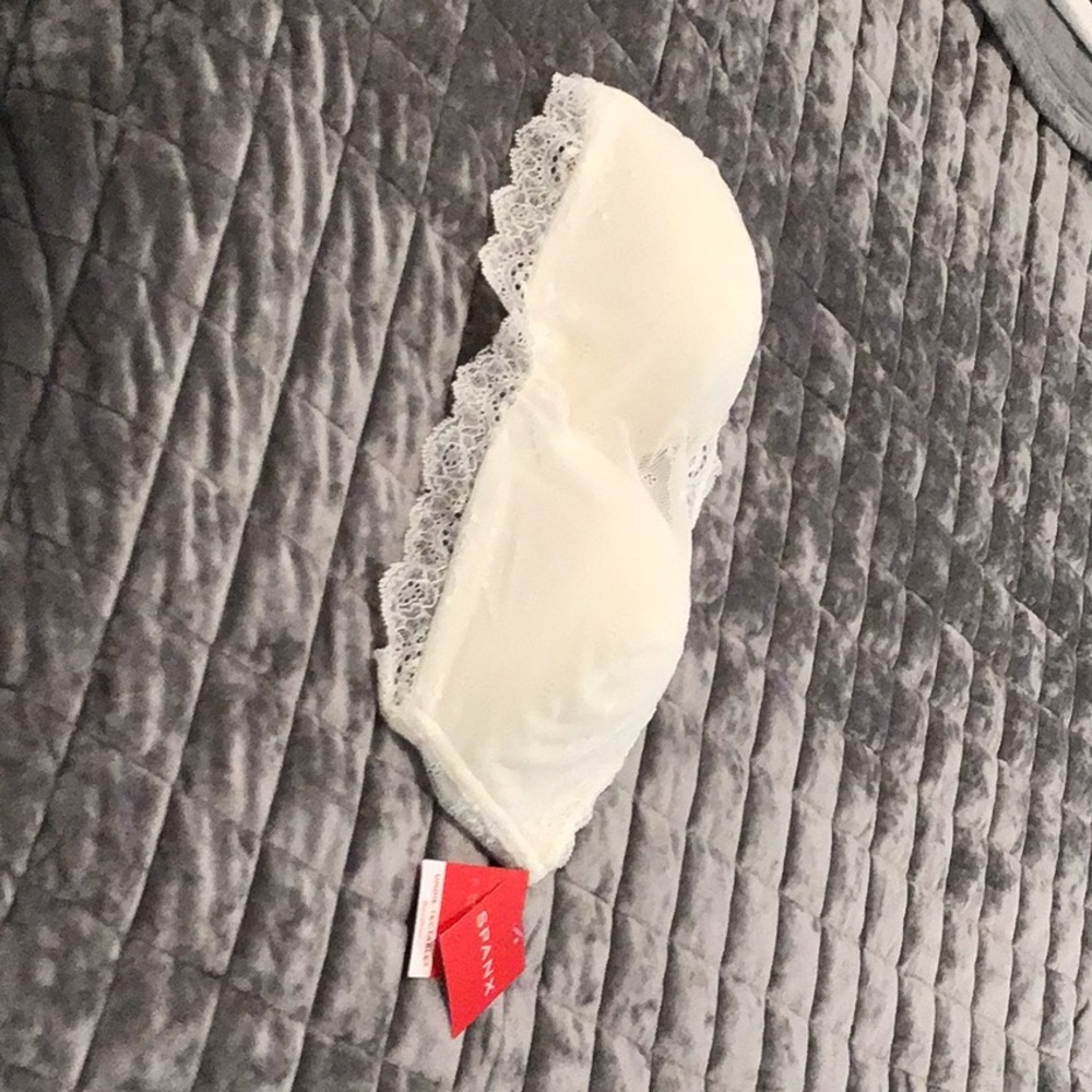 Strapless bandeau bra